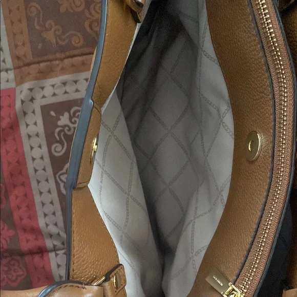 Michael Kors Brown Leather Tote Bag 💼 - Picture 3 of 7